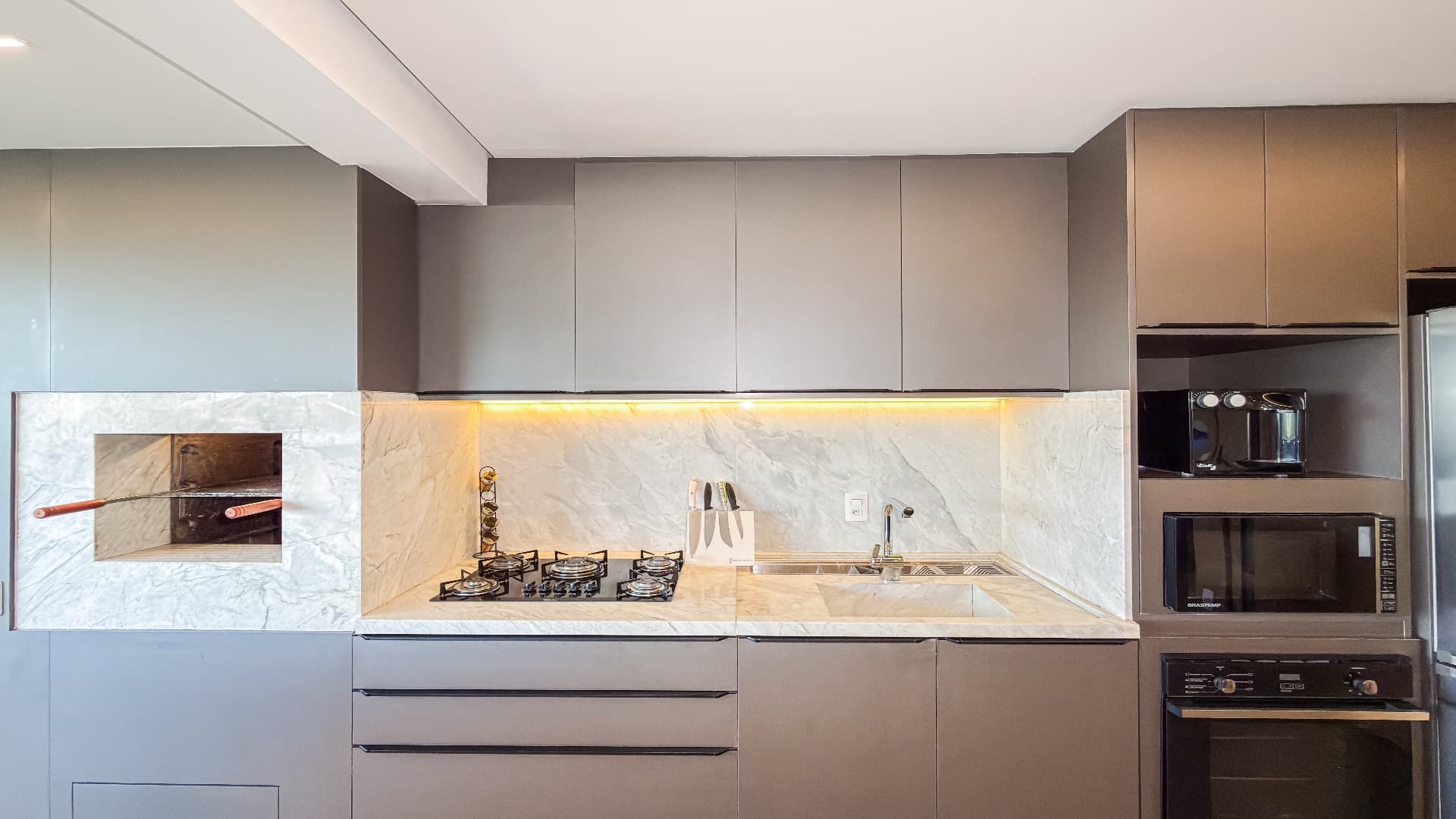 APARTAMENTO BAIRRO MERCÊS 2 QUARTOS 2 GARAGENS (3 / 31)