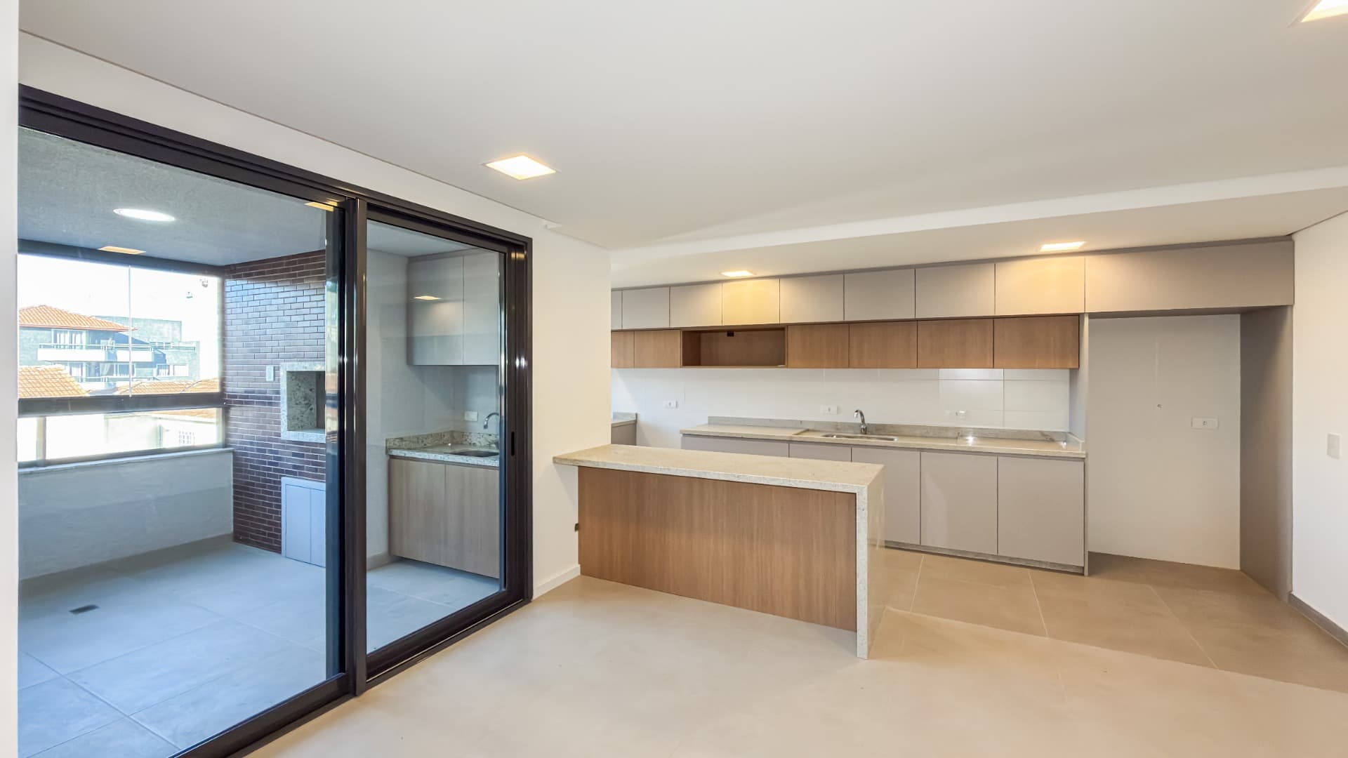 EXCELENTE APARTAMENTO NOVO COM 3 DORMITÓRIOS, 2 VAGAS COM ARMÁRIOS (1 / 30)